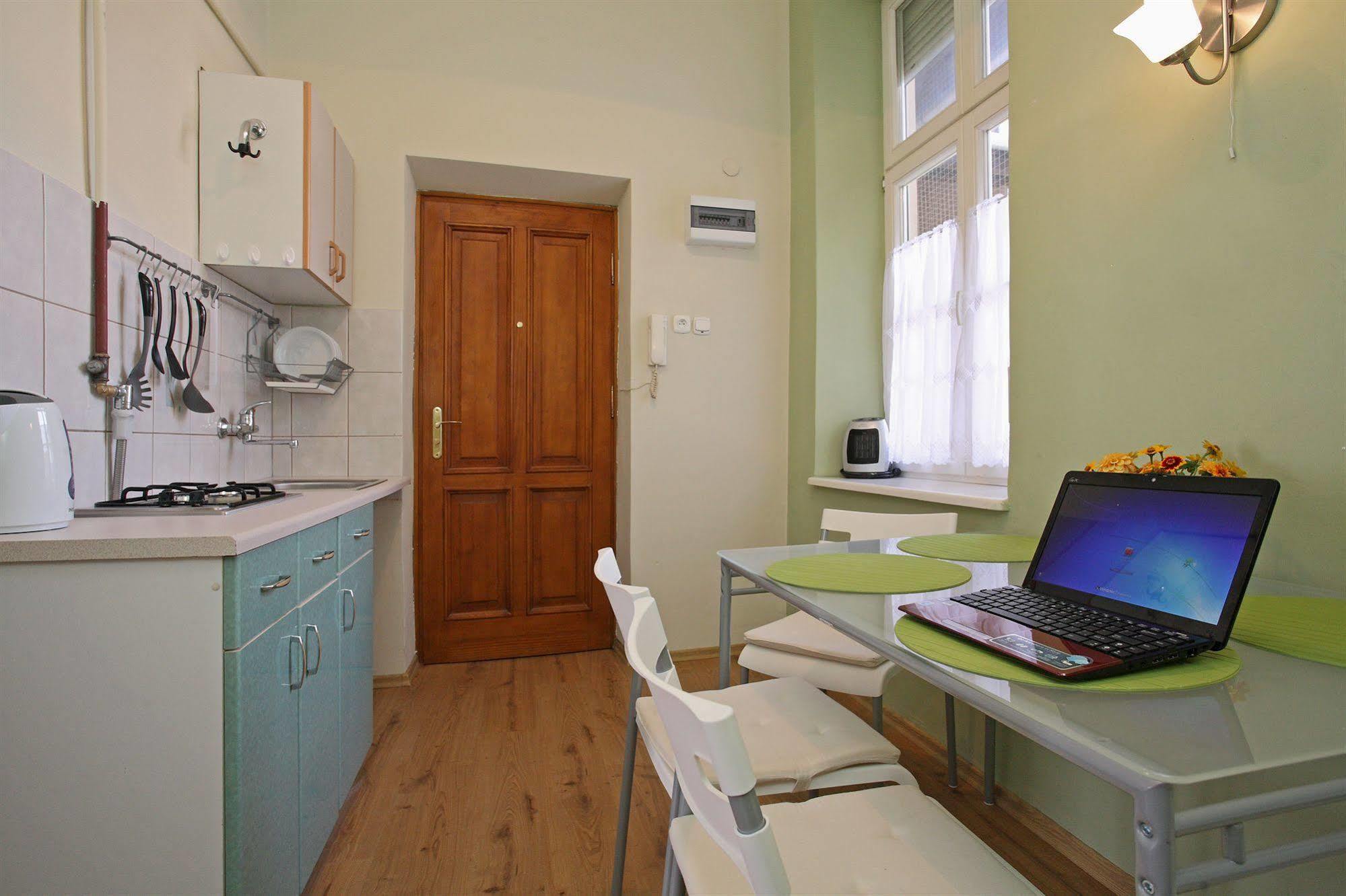 Enigma Hostel Красков Екстериор снимка