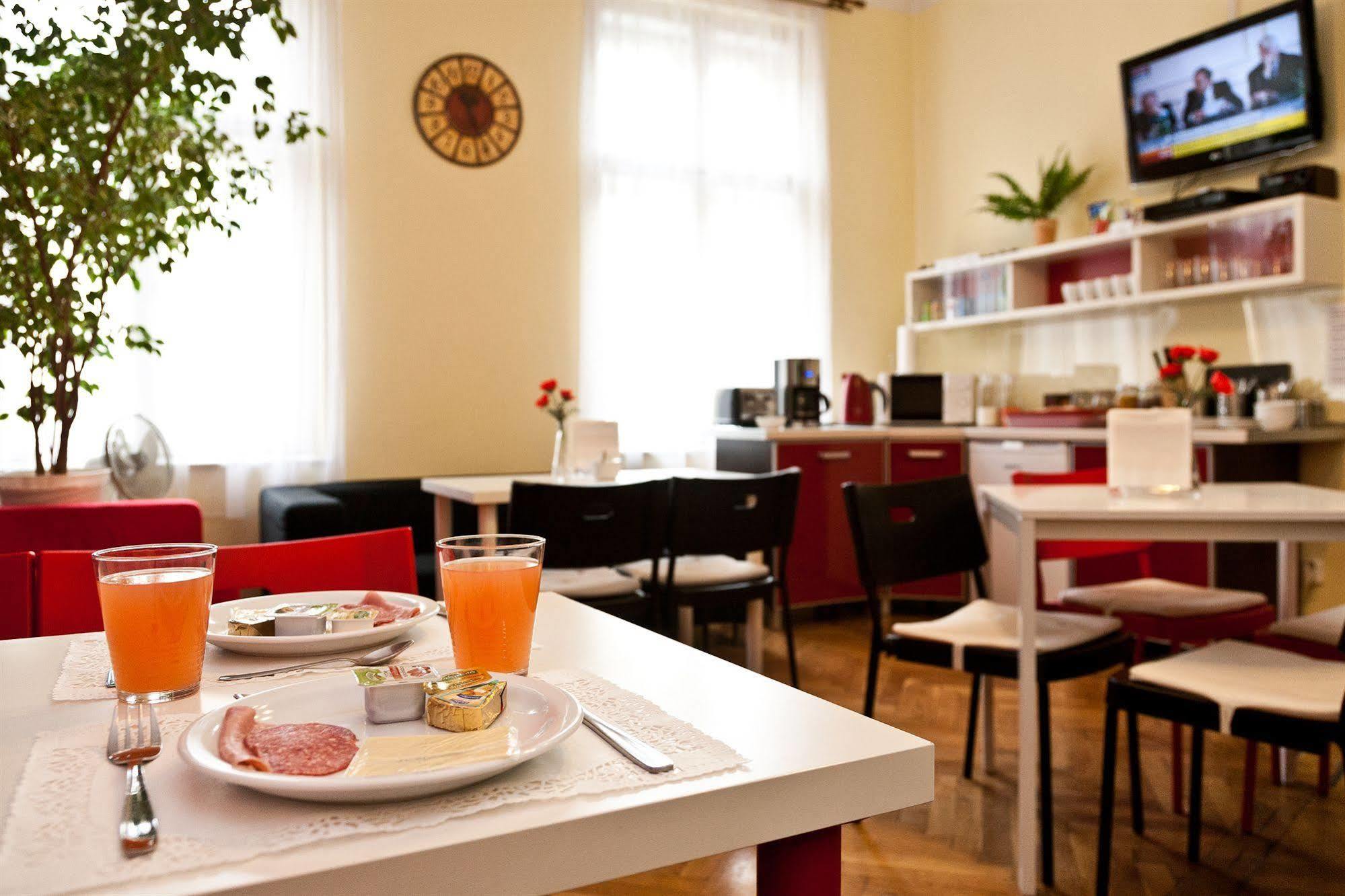 Enigma Hostel Красков Екстериор снимка