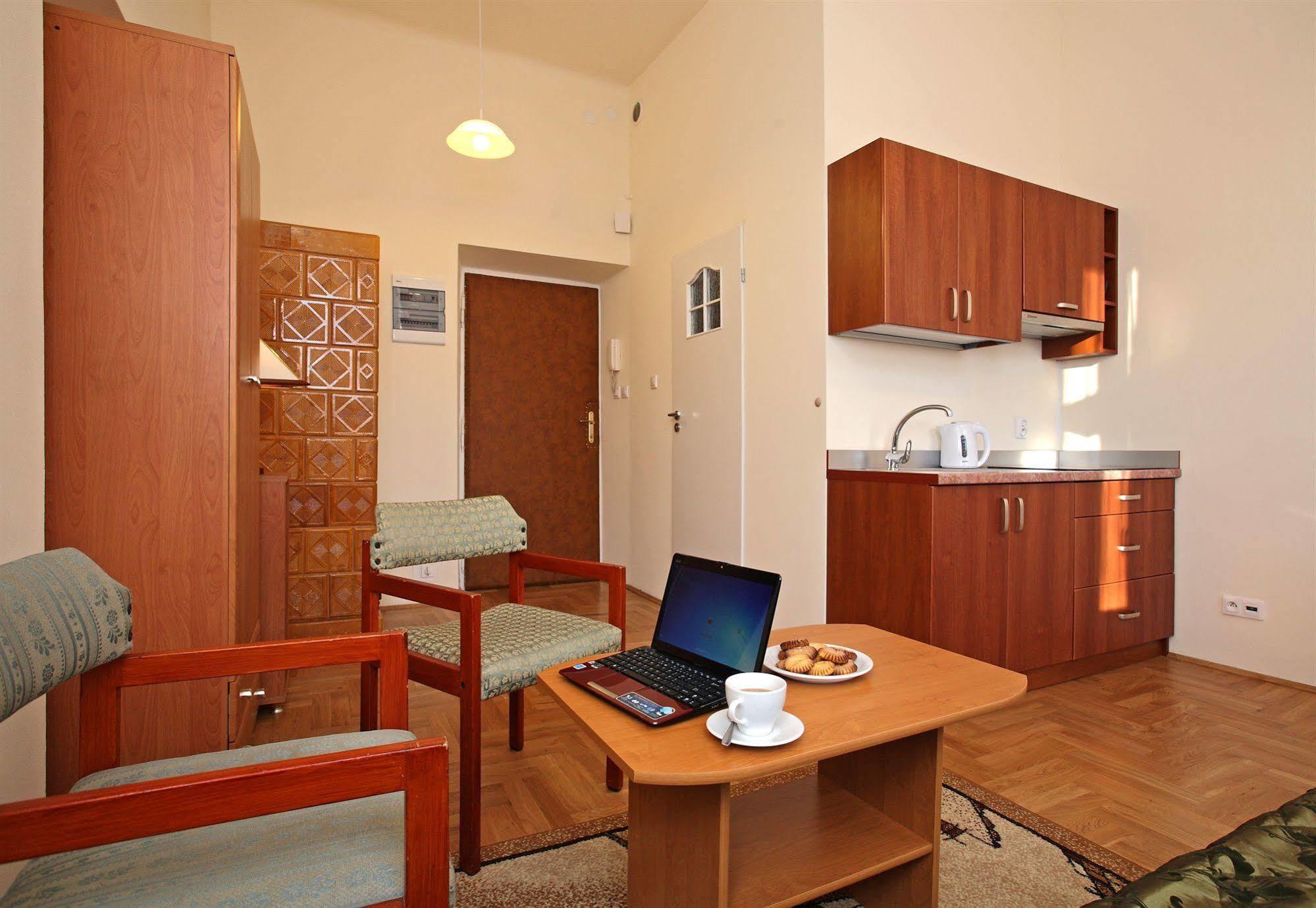 Enigma Hostel Красков Екстериор снимка